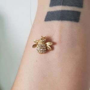 Mary Kay Gold Tone Bee Necklace Petite